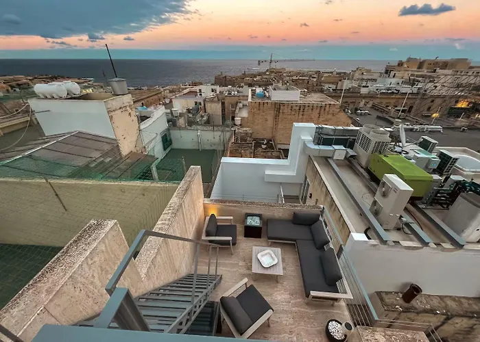 Penthouse With Jacuzzi & Panoramic Views - Heart Of Valletta
