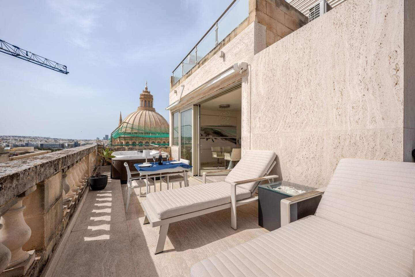 Penthouse With Jacuzzi & Panoramic Views - Heart Of La Valeta